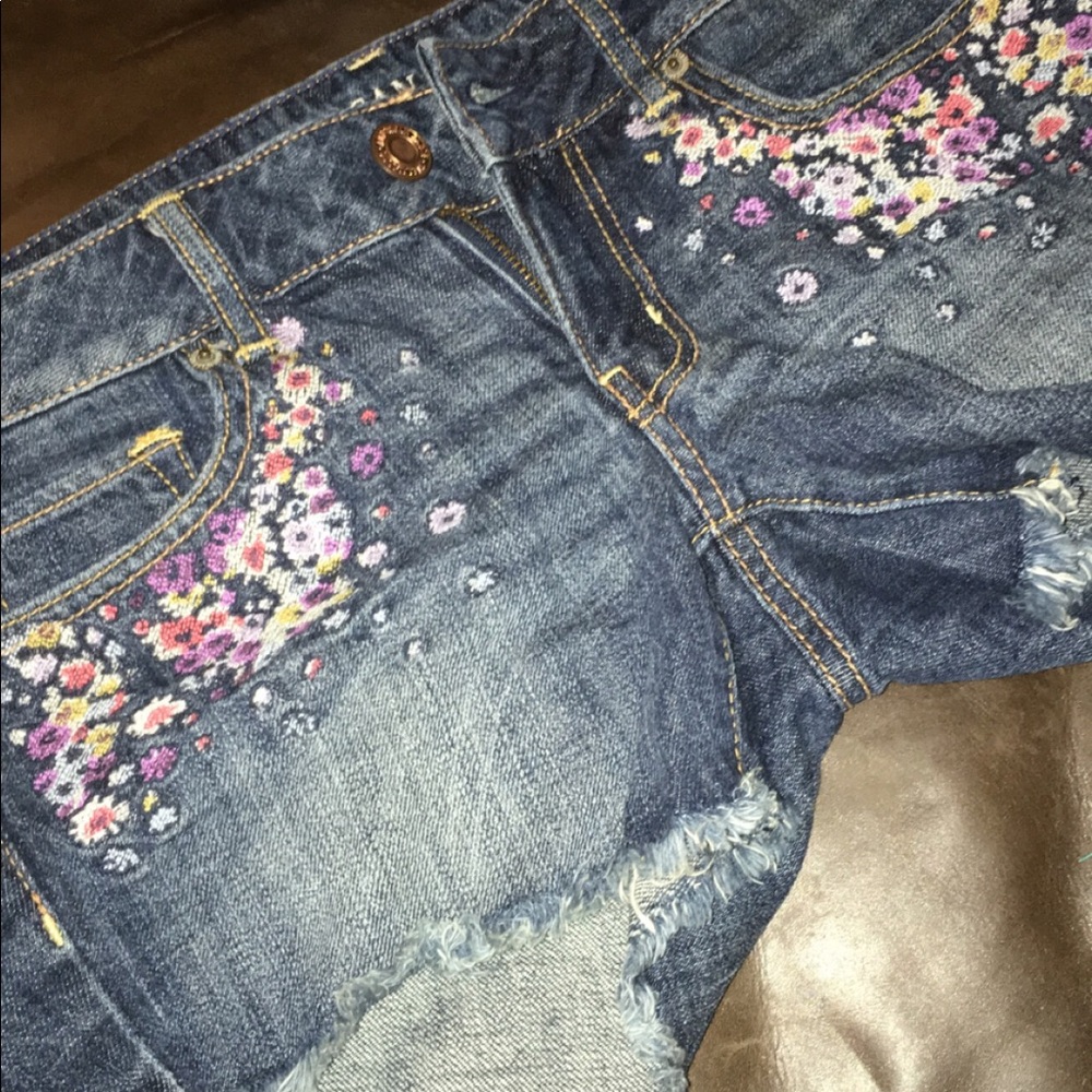 American Eagle Embroidered shorts